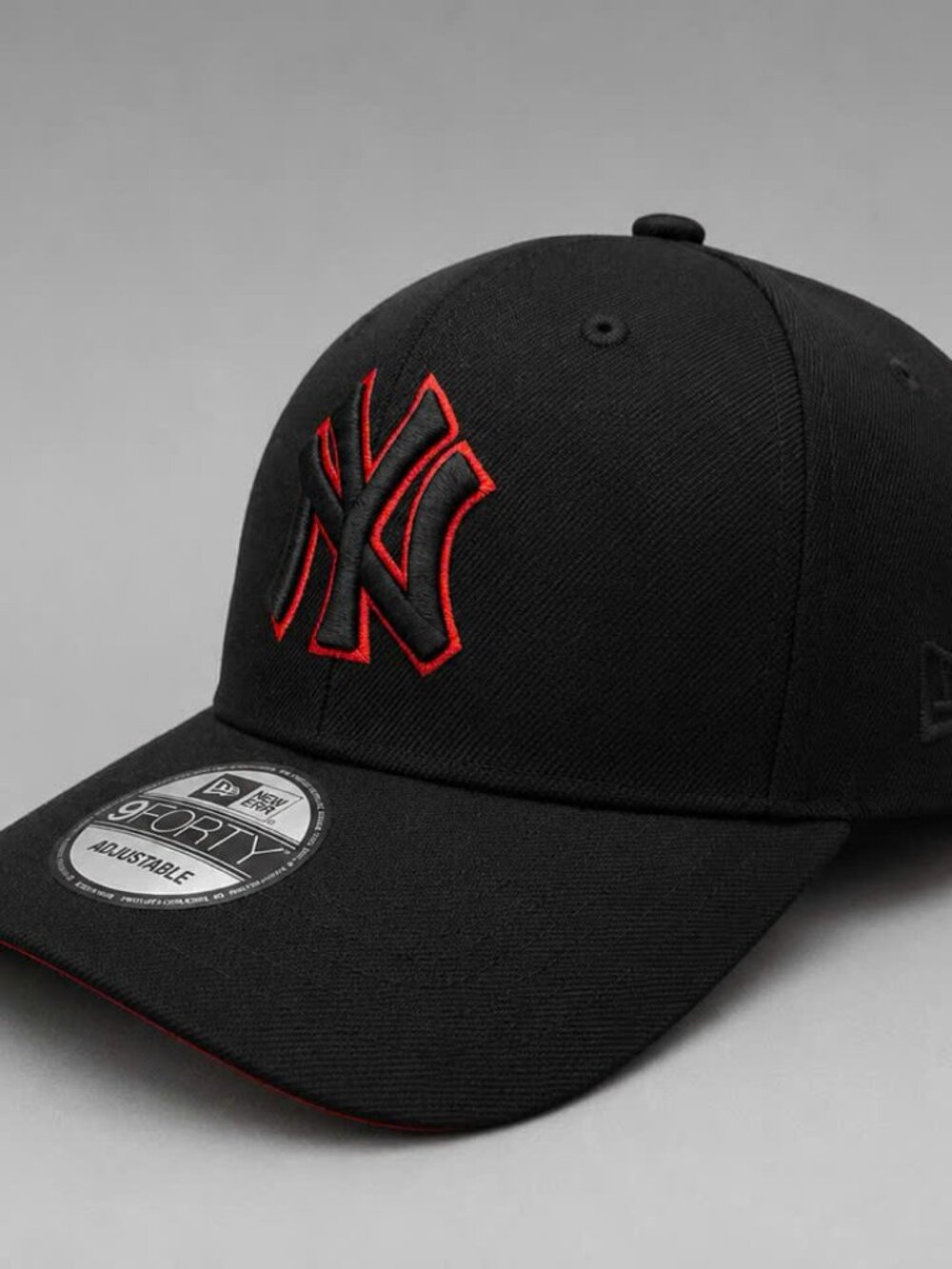 New Era New York Yankees Black Red Outline Logo Cap Statue of Liberty Side Patch - Picture 2 of 4